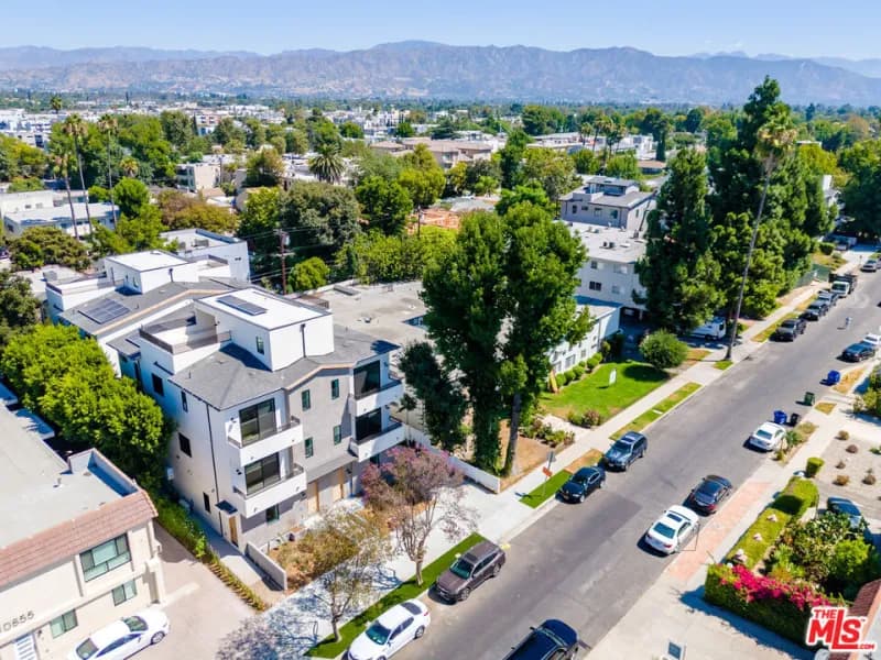 10847 Morrison St - Image 2