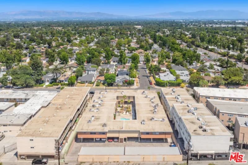 17340 Burbank Blvd - Image 3