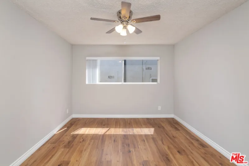 17340 Burbank Blvd - Image 4