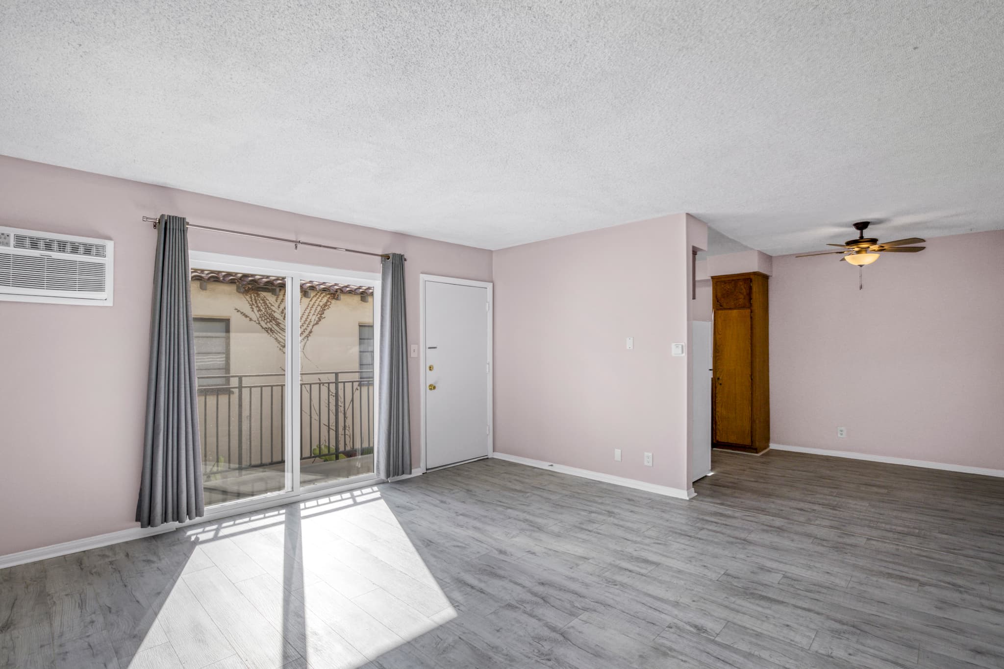 2328 N Beachwood Dr - Image 5