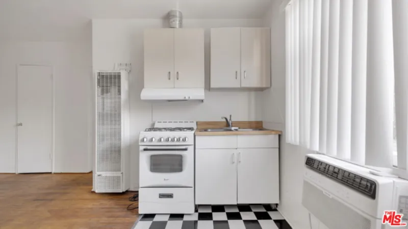 4919 Coldwater Canyon Ave - Image 4